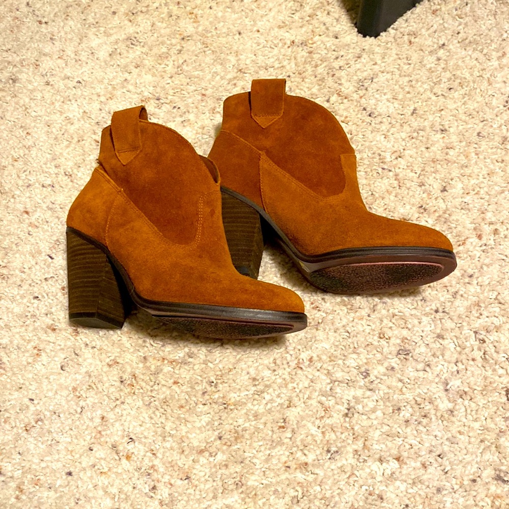Vince Camuto Hadrien Ankle bootie size 6 1/2